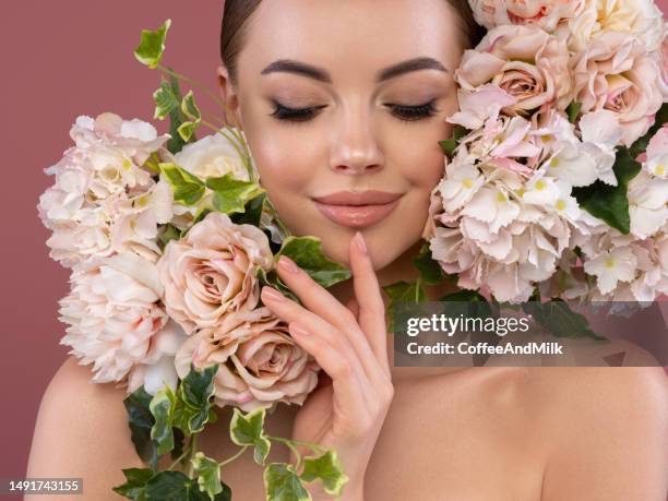 22.454 Bilder und Stockfotos zu Frau Blumen Gesicht