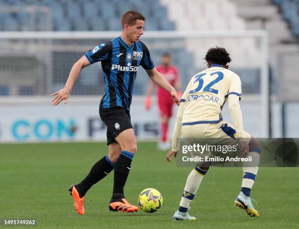 Mario Pasalic of Atalanta BC is put under pressure by Juan Cabal of Hellas Verona during the Serie A match between Atalanta BC and Hellas Verona at...