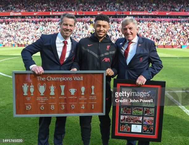Alex Oxlade-Chamberlain of Liverpool with Billy Hogan C.E.O. And Sir Kenny Dalglish at the end of the Premier League match between Liverpool FC and...
