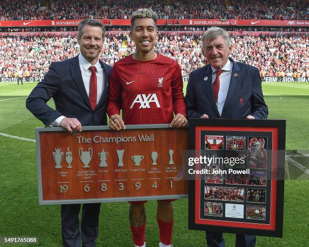 Roberto Firmino of Liverpool with Billy Hogan C.E.O. And Sir Kenny Dalglish at the end of the Premier League match between Liverpool FC and Aston...