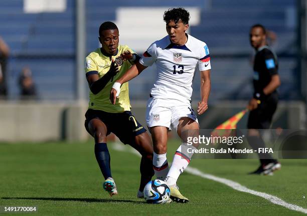 Jonathan Gomez of USA competes for the ball with Alan Minda of Ecuador during the FIFA U-20 World Cup Argentina 2023 Group B match between USA and...
