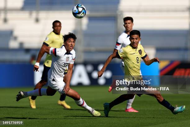 Jonathan Gomez of USA competes for the ball with Sebastian Gonzalez of Ecuador during the FIFA U-20 World Cup Argentina 2023 Group B match between...