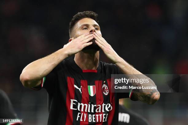 Olivier Giroud of AC Milan celebrates after scoring the team's second goal during the Serie A match between AC MIlan and UC Sampdoria at Stadio...