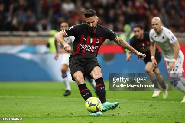 Olivier Giroud of AC Milan scores the team's third goal from a penalty kick during the Serie A match between AC MIlan and UC Sampdoria at Stadio...