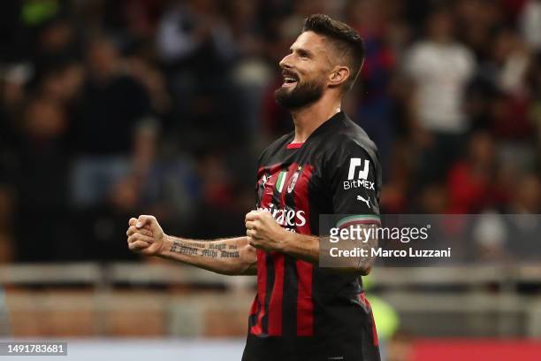 Olivier Giroud of AC Milan celebrates after scoring the team's third goal from a penalty kick during the Serie A match between AC MIlan and UC...