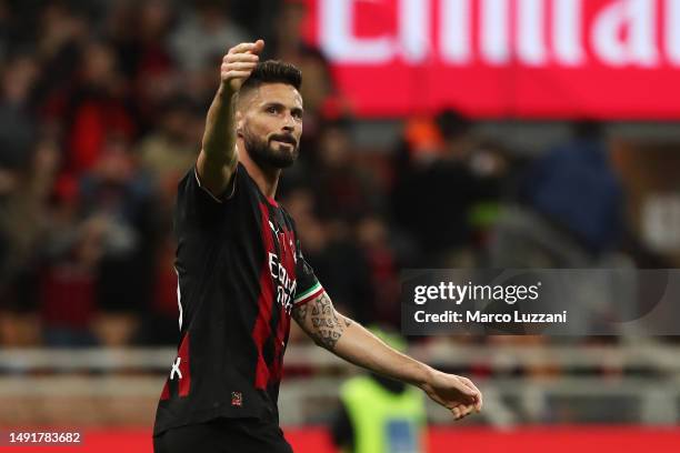 Olivier Giroud of AC Milan celebrates after scoring the team's third goal from a penalty kick during the Serie A match between AC MIlan and UC...