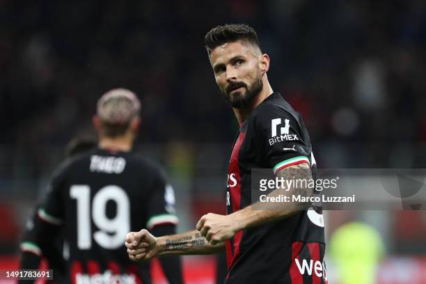 Olivier Giroud of AC Milan celebrates after scoring the team's second goal during the Serie A match between AC MIlan and UC Sampdoria at Stadio...