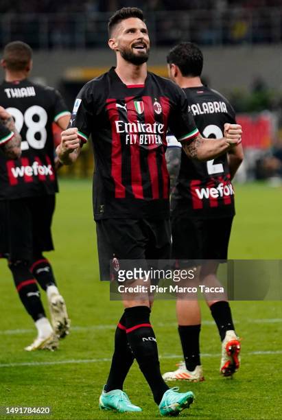 Olivier Giroud of AC Milan celebrates after scoring his team's third goal during the Serie A match between AC Milan and UC Sampdoria at Stadio...