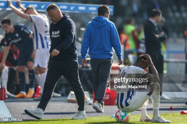 Pal Dardai, Head Coach of Hertha Berlin and Dodi Lukebakio of Hertha BSC react after the Bundesliga match between Hertha BSC and VfL Bochum 1848 at...