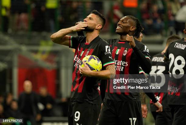 Olivier Giroud of AC Milan celebrates after scoring his team's fifth goal during the Serie A match between AC Milan and UC Sampdoria at Stadio...