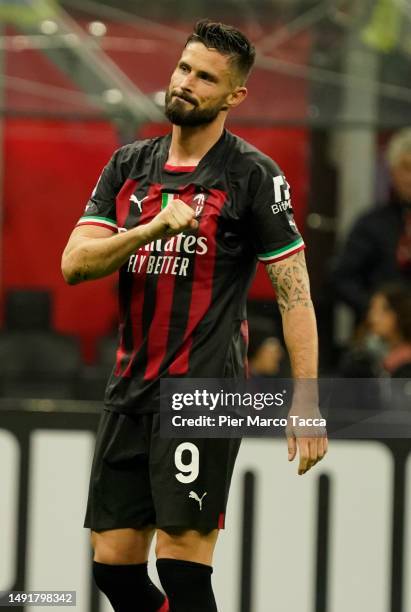 Olivier Giroud of AC Milan celebrates the victory at the end of the Serie A match between AC Milan and UC Sampdoria at Stadio Giuseppe Meazza on May...