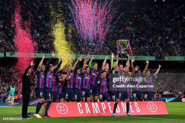 Sergio Busquets of FC Barcelona lifts the LaLiga trophy following the LaLiga Santander match between FC Barcelona and Real Sociedad at Spotify Camp...