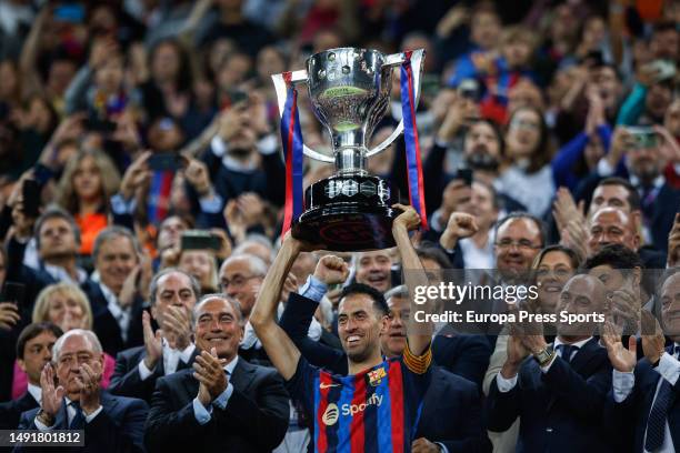 Sergio Busquets celebrates the victory of La Liga 2022/2023 season with the trophy after the match against Real Sociedad at Spotify Camp Nou on May...