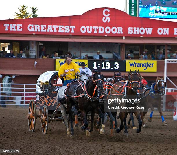 Chuck Wade Racing Rodeo Chuckwagon Photos and Premium High Res Pictures - Getty Images