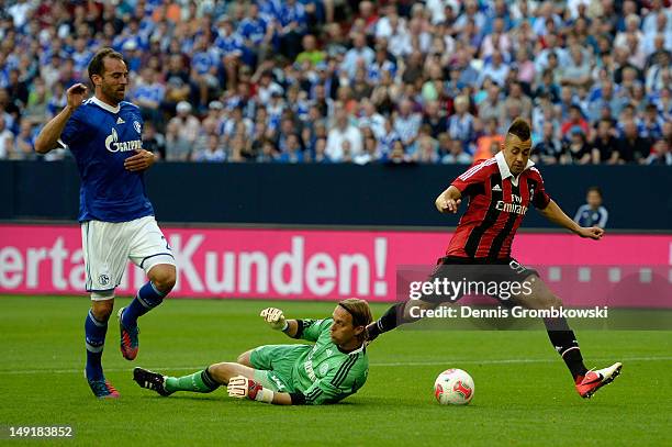 Goalkeeper Timo Hildebrand of Schalke challenges Stephen El Shaarawy of Milan during the friendly match between Schalke 04 and AC Milan at...