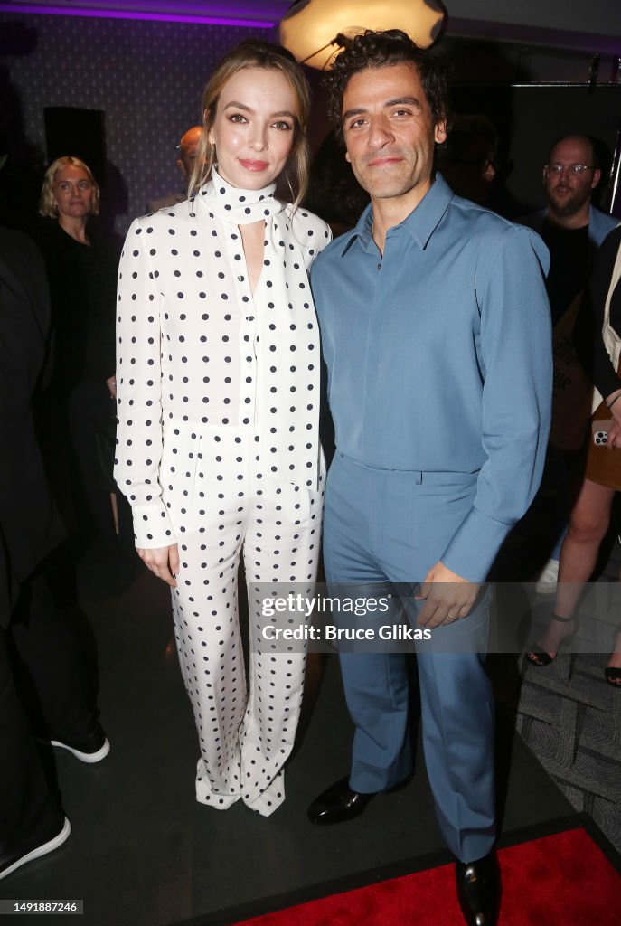 Jodie Comer and Oscar Isaac pose at the 89th Annual Drama League