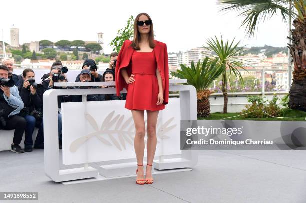 Natalie Portman attends the "May December" photocall at the 76th annual Cannes film festival at Palais des Festivals on May 21, 2023 in Cannes,...