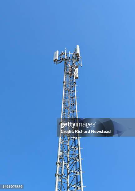 telecommunications mast - telecommunications tower stock pictures, royalty-free photos & images