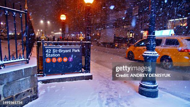 winter storm. manhattan new york - blizzard stock pictures, royalty-free photos & images