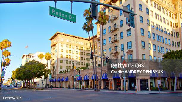 rodeo drive. los angeles. residential building - beverly hills rodeo drive stock pictures, royalty-free photos & images