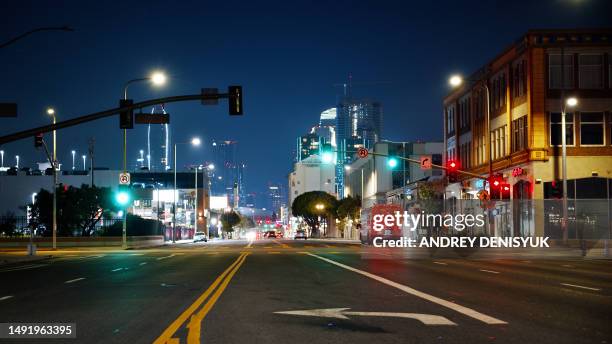 night horror los angeles street - la night stockfoto's en -beelden