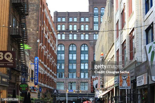 busy businesses on a old downtown alley - downtown cleveland ohio stock pictures, royalty-free photos & images