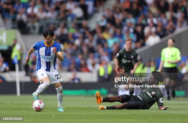 Kaoru Mitoma of Brighton & Hove Albion breaks past Romeo Lavia of Southampton during the Premier League match between Brighton & Hove Albion and...