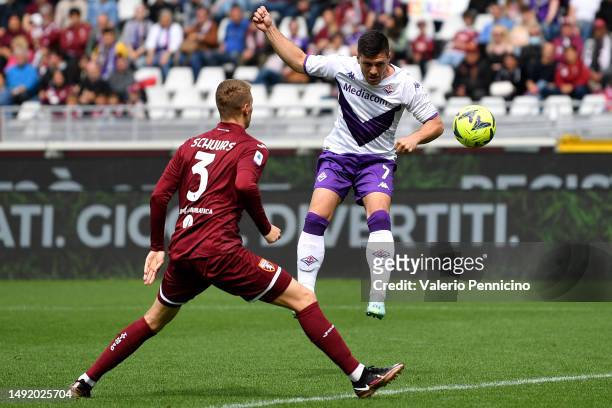 Luka Jovic of ACF Fiorentina scores the team's first goal during the Serie A match between Torino FC and ACF Fiorentina at Stadio Olimpico di Torino...