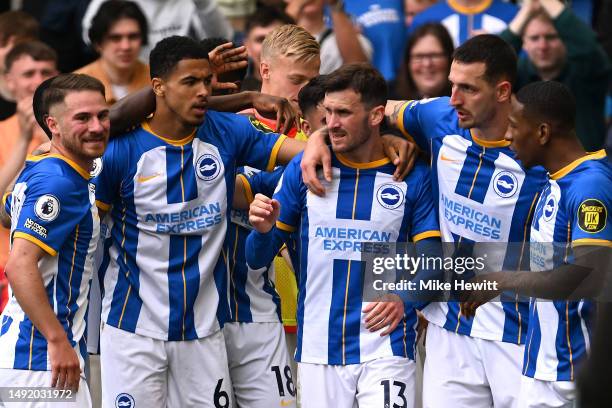 Pascal Gross of Brighton & Hove Albion celebrates with Levi Colwill and teammates after scoring the team's third goal during the Premier League match...