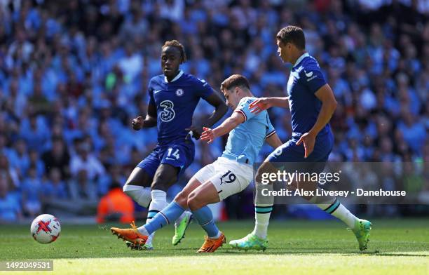 Julian Alvarez of Manchester City scores the opening goal during the Premier League match between Manchester City and Chelsea FC at Etihad Stadium on...