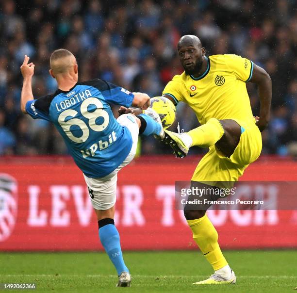 Stanislav Lobotka of SSC Napoli and Romelu Lukaku of FC Internazionale battle for possession during the Serie A match between SSC Napoli and FC...
