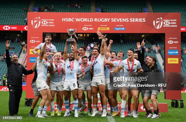 Gaston Revol of Argentina lifts the trophy with teammates after victory in the Cup Final between Argentina and Fiji the during Day Two of The HSBC...