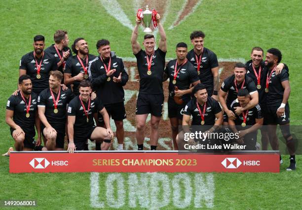 Sam Dickson Captain of New Zealand lifts the HSBC World Series Trophy with his teammates during Day Two of The HSBC London Sevens at Twickenham...