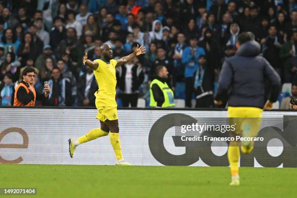 Romelu Lukaku of FC Internazionale celebrates after scoring the team's first goal during the Serie A match between SSC Napoli and FC Internazionale...