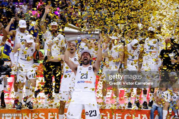 Real Madrid players celebrate the victory at the end of Turkish Airlines EuroLeague Final Four Kaunas 2023 Championship game between Olympiacos...