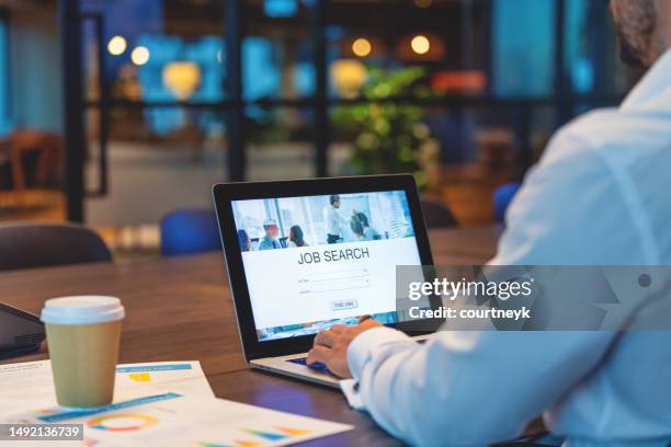 close up of businessman looking at job search website on a laptop computer. - werk zoeken stockfoto's en -beelden