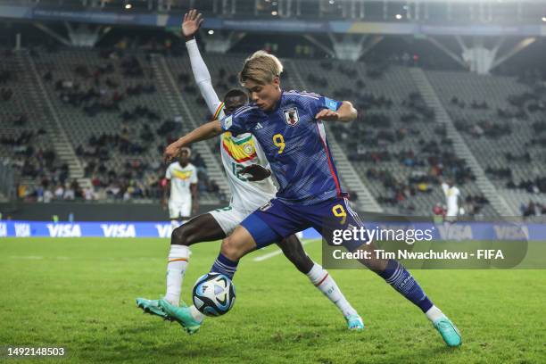 Shio Fukuda of Japan fights for the ball with Babacar Ndiaye of Senegal during the FIFA U-20 World Cup Argentina 2023 Group C match between Senegal...
