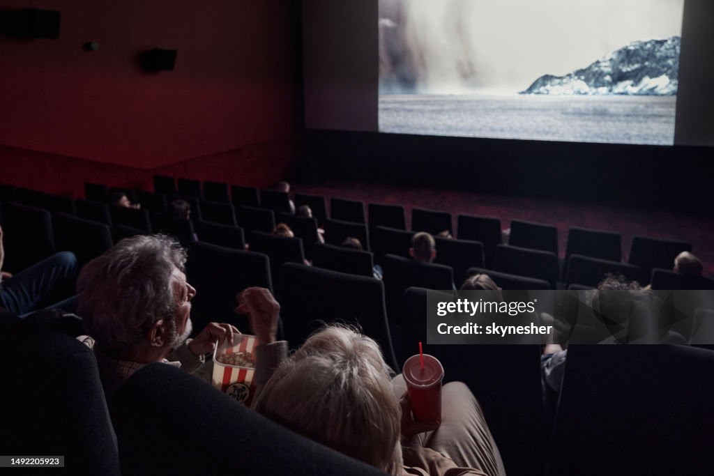 ¡Proyección de películas en cine!