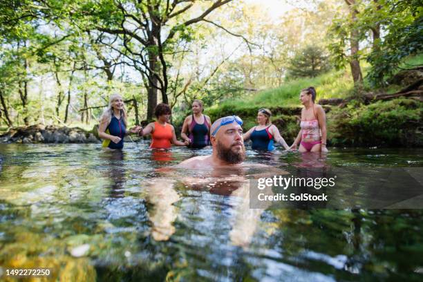friends wild swimming - swimming stock pictures, royalty-free photos & images