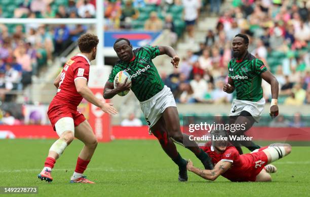 Jeff Oluoch of Kenya is tackled by Kalin Sager and Phil Berna of Canada during the Play Off Final match between Kenya and Canada during Day 2 of the...