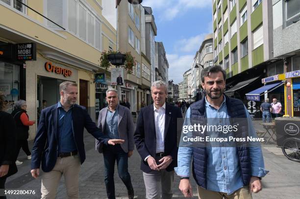 The PP candidate for mayor of Carballo, Ruben Lorenzo; the general coordinator of the national PP, Elias Bendodo; the president of the PPdeG, Alfonso...