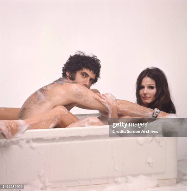 Paula Prentiss and Elliott Gould share a bubble bath in a publicity portrait for the 1970 comedy film 'Move'.