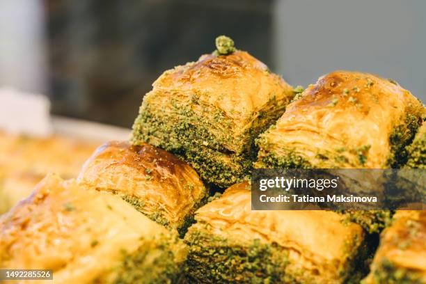 turkish delight baklava with pistachio close-up. - baklava stock-fotos und bilder