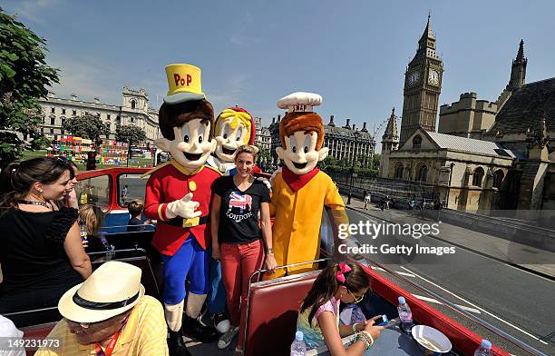 Team Kellogg's athlete Summer Sanders and Snap, Crackle and Pop enjoy a breakfast tour of London as part of Kellogg's From Great Starts Come Great...