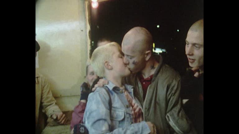 Sneging 1,921 Teenagers Snogging Stock Videos, Footage, & 4K Video Clips ...