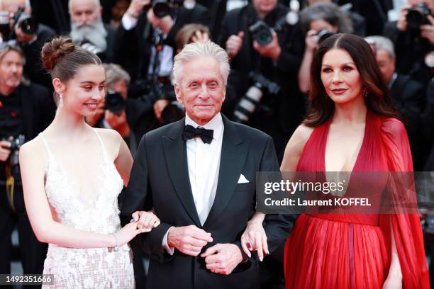 Carys Zeta Douglas, Michael Douglas et Catherine Zeta-Jones lors du 76e festival de Cannes le 16 mai 2023.