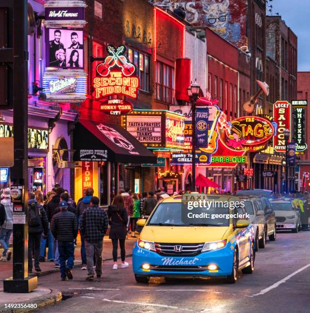 taxi in nashville, tennessee - music from the motor city stock pictures, royalty-free photos & images