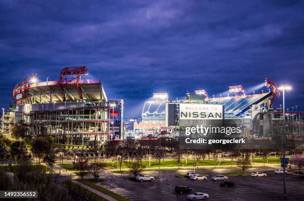 nissan stadium in nashville at night - nissan stadium view stock pictures, royalty-free photos & images