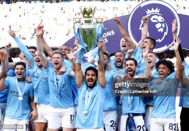 Ilkay Guendogan of Manchester City lifts the Premier League trophy following the Premier League match between Manchester City and Chelsea FC at...