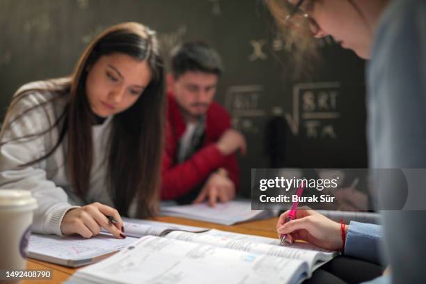 learning objectives, a group of students studying, education, brainstorming - college for creative studies stock pictures, royalty-free photos & images